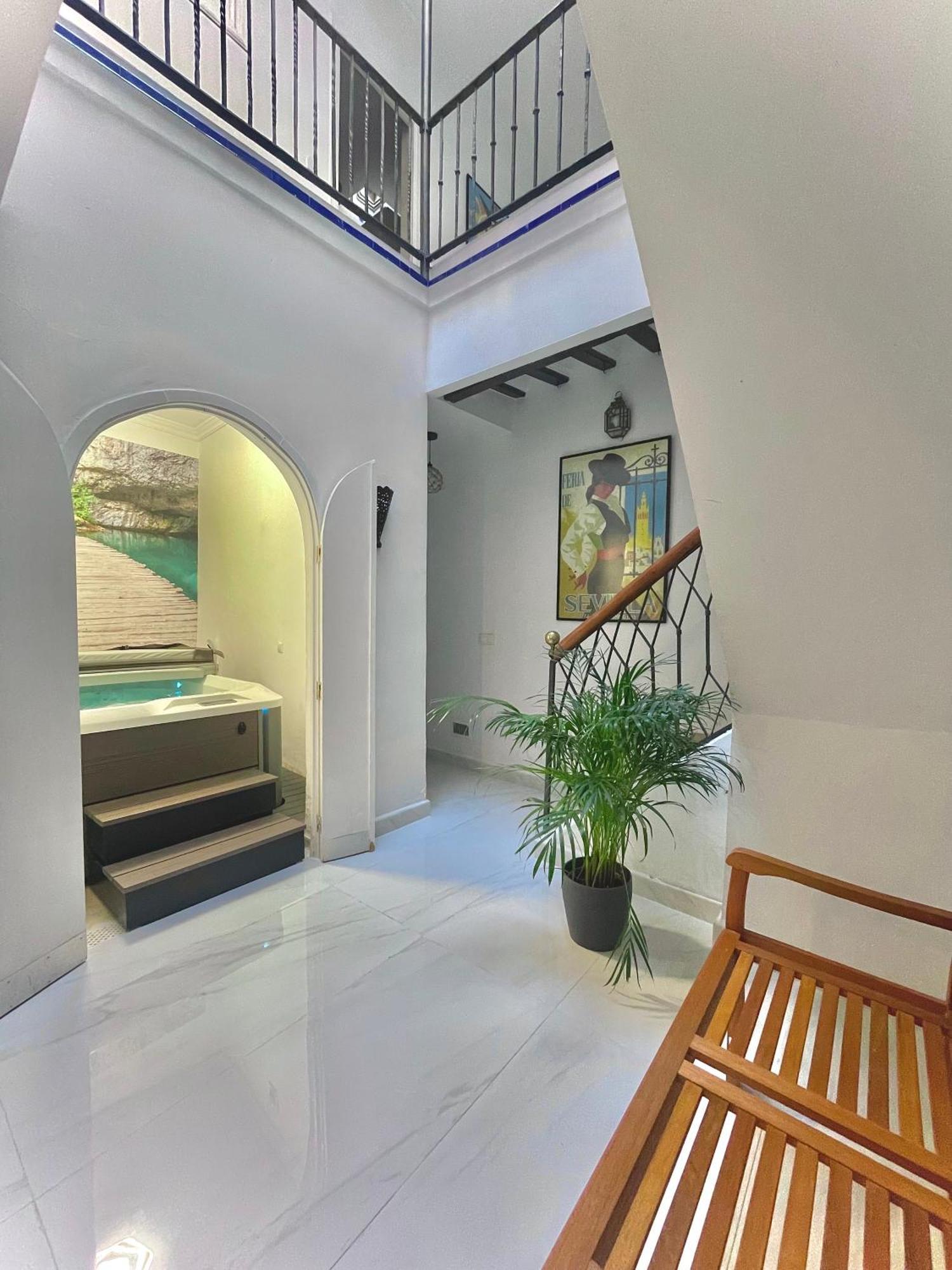 House -Rooftop&Jacuzzi -Stayinเซบีญา ภายนอก รูปภาพ